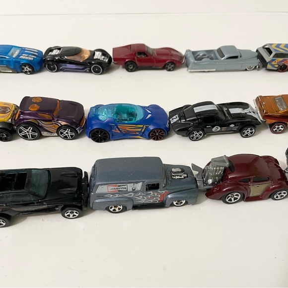 Lot of 23 Hot Wheels Diecast Cars - Picture 3 of 16